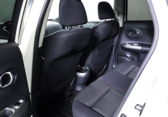 Подержанный автомобиль Nissan Juke 2013 года (12 фото)