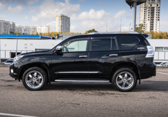 Подержанный автомобиль Toyota Land Cruiser Prado 2011 года (8 фото)