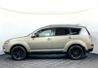Подержанный автомобиль Mitsubishi Outlander 2008 года (8 фото)