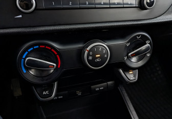 Подержанный автомобиль Kia Rio Hatchback 2021 года (20 фото)