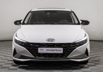 Подержанный автомобиль Hyundai Elantra Sedan 2021 года (2 фото)