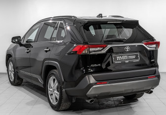 Подержанный автомобиль Toyota RAV4 2019 года (6 фото)