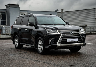 Подержанный автомобиль Lexus LX 2016 года (3 фото)