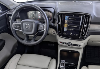 Подержанный автомобиль Volvo XC40 2021 года (30 фото)