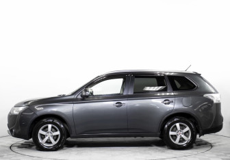 Подержанный автомобиль Mitsubishi Outlander 2014 года (8 фото)