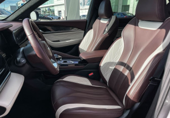 Подержанный автомобиль Geely Monjaro 2023 года (15 фото)