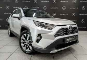 Подержанный автомобиль Toyota RAV4 2021 года (3 фото)