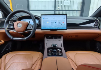Подержанный автомобиль BYD Han 2022 года (18 фото)