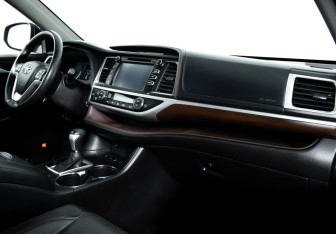 Подержанный автомобиль Toyota Highlander 2015 года (9 фото)
