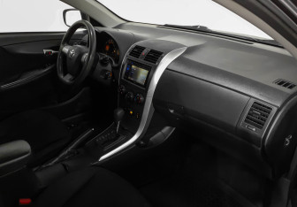 Подержанный автомобиль Toyota Corolla Sedan 2012 года (9 фото)