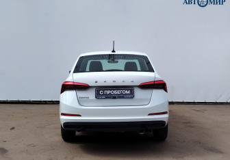 Подержанный автомобиль Skoda Rapid Liftback 2021 года (7 фото)