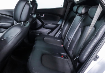 Подержанный автомобиль Hyundai ix35 2015 года (13 фото)