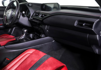 Подержанный автомобиль Lexus UX 2019 года (10 фото)