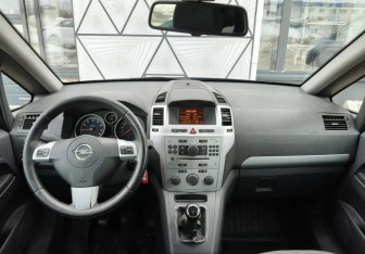 Подержанный автомобиль Opel Zafira Compactvan 2012 года (10 фото)