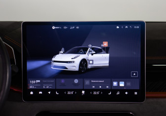 Подержанный автомобиль Zeekr 001 2023 года (14 фото)