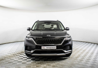 Подержанный автомобиль Kia Carnival 2021 года (2 фото)