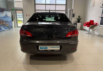 Подержанный автомобиль Peugeot 408 2013 года (5 фото)