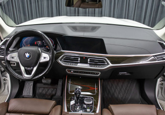Подержанный автомобиль BMW X7 2019 года (34 фото)