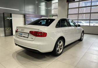 Подержанный автомобиль Audi A4 Sedan 2013 года (4 фото)