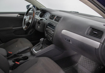 Подержанный автомобиль Volkswagen Jetta Sedan 2012 года (9 фото)