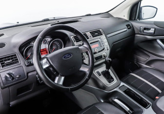 Подержанный автомобиль Ford Kuga 2012 года (7 фото)