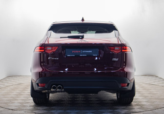Подержанный автомобиль Jaguar F-Pace 2017 года (4 фото)