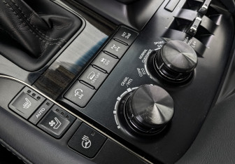 Подержанный автомобиль Lexus LX 2021 года (26 фото)