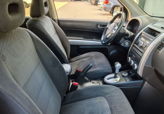 Подержанный автомобиль Nissan X-Trail 2011 года (12 фото)