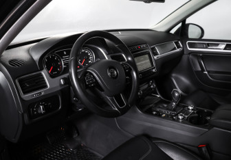 Подержанный автомобиль Volkswagen Touareg 2016 года (15 фото)