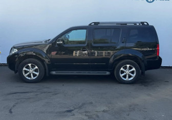 Подержанный автомобиль Nissan Pathfinder 2013 года (4 фото)