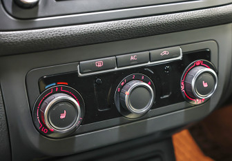 Подержанный автомобиль Volkswagen Golf Plus 2012 года (17 фото)