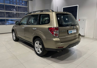 Подержанный автомобиль Subaru Forester Suv 2008 года (6 фото)