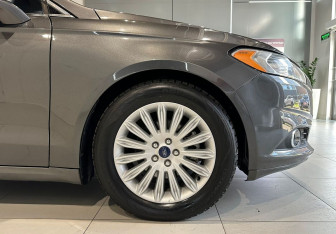 Подержанный автомобиль Ford Fusion (North America) 2015 года (8 фото)