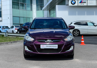 Подержанный автомобиль Hyundai Solaris Sedan 2013 года (2 фото)
