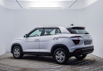 Подержанный автомобиль Hyundai Creta 2022 года (7 фото)