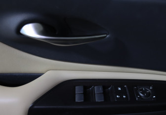Подержанный автомобиль Lexus ES 2018 года (17 фото)