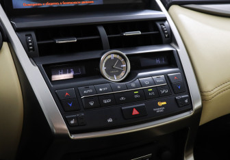 Подержанный автомобиль Lexus NX 2017 года (13 фото)