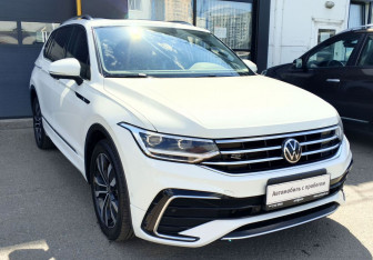 Подержанный автомобиль Volkswagen Tiguan 2023 года (3 фото)