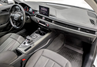 Подержанный автомобиль Audi A4 Sedan 2019 года (29 фото)