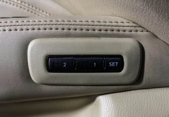 Подержанный автомобиль Infiniti JX 2013 года (17 фото)