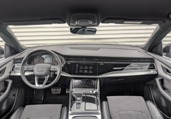 Подержанный автомобиль Audi Q8 2019 года (13 фото)