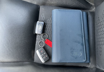 Подержанный автомобиль Land Rover Discovery Sport 2017 года (20 фото)