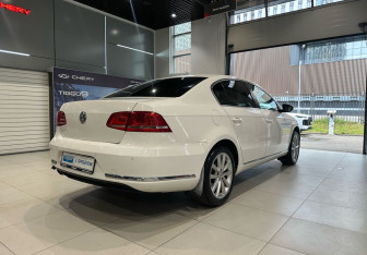 Подержанный автомобиль Volkswagen Passat Sedan 2012 года (4 фото)