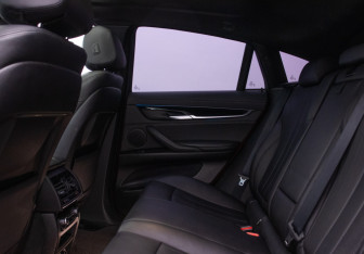 Подержанный автомобиль BMW X6 2015 года (11 фото)