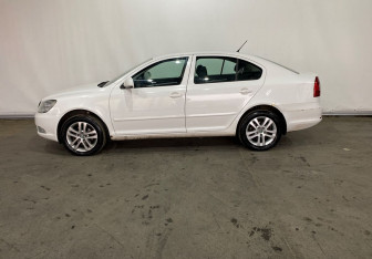 Подержанный автомобиль Skoda Octavia Liftback 2012 года (8 фото)