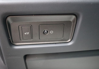 Подержанный автомобиль Land Rover Range Rover Evoque 2015 года (12 фото)