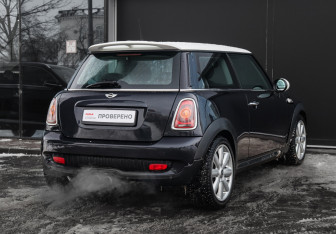Подержанный автомобиль MINI Hatch 2008 года (4 фото)