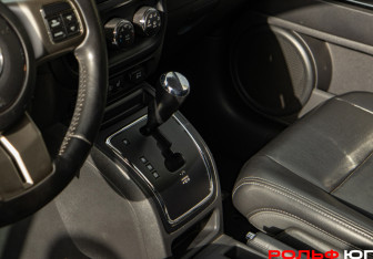 Подержанный автомобиль Jeep Compass 2012 года (14 фото)