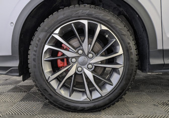 Подержанный автомобиль Geely Coolray 2023 года (12 фото)