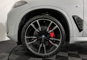 Подержанный автомобиль BMW X5 2025 года (7 фото)